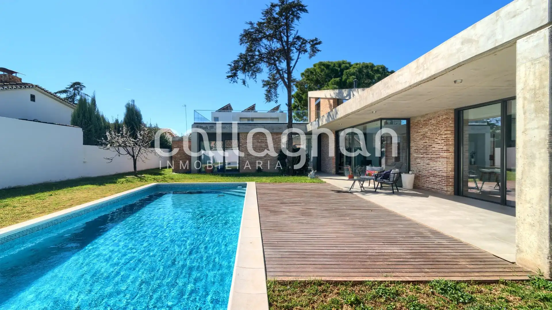 Swimming pool of Houses for sale in L'Eliana  with Air Conditioner, Heating and Private garden