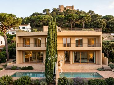 House with pool for sale in Passeig del Doctor Pericot, 15
