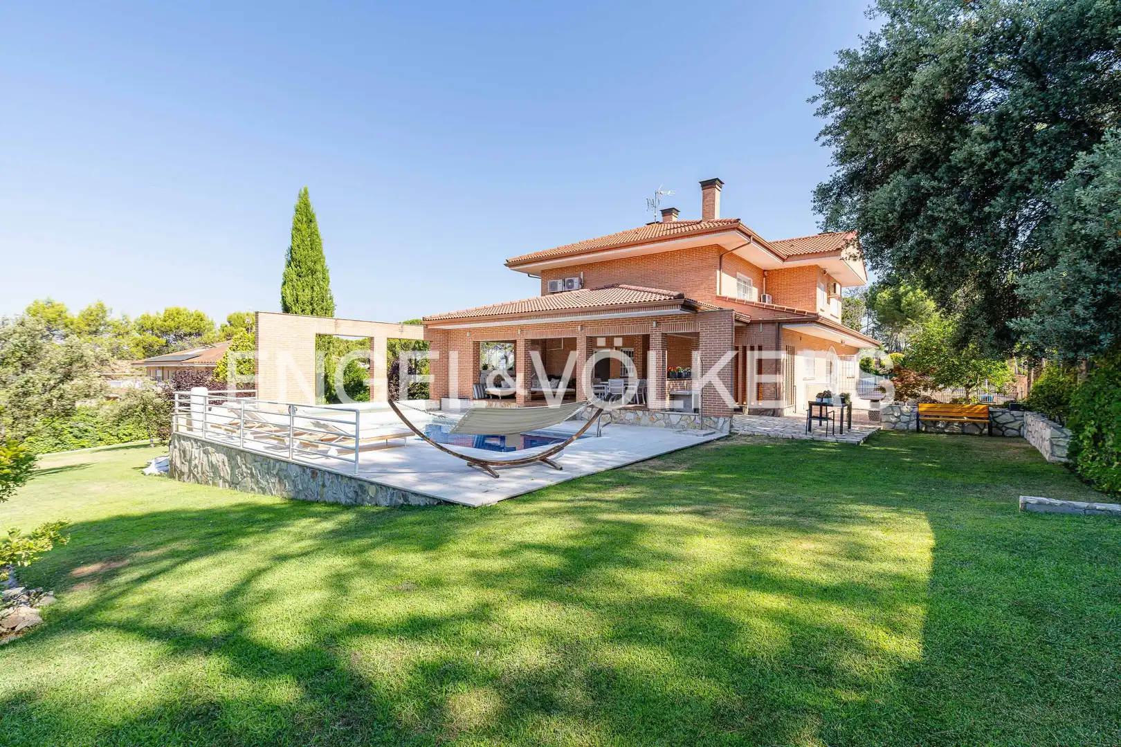 Exterior view of Houses for sale in Villaviciosa de Odón  with Air Conditioner, Heating and Private garden
