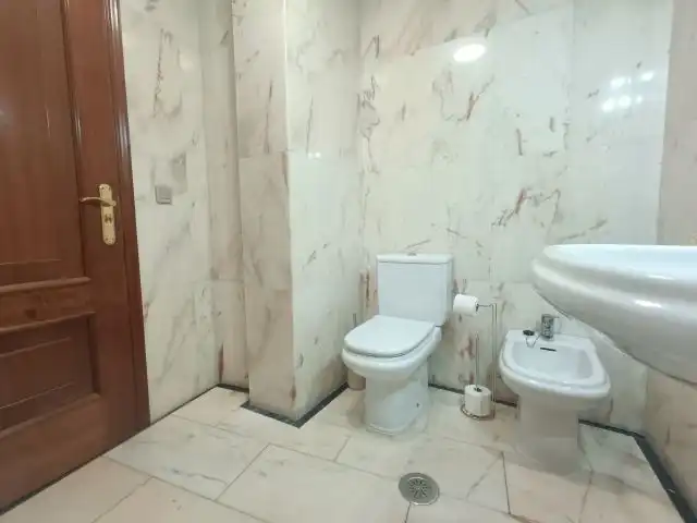 Bathroom of Flat for sale in Vigo   with Heating, Parquet flooring and Oven