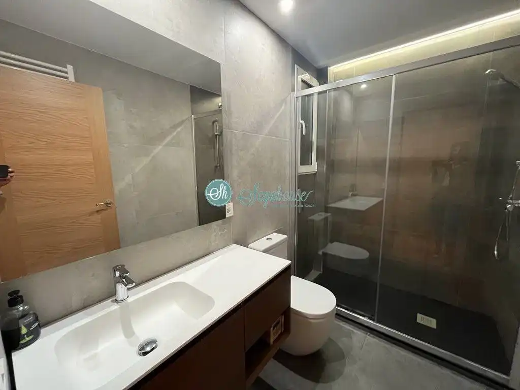 Baño de Piso de alquiler en Segovia con Calefacción, Terraza y Amueblado