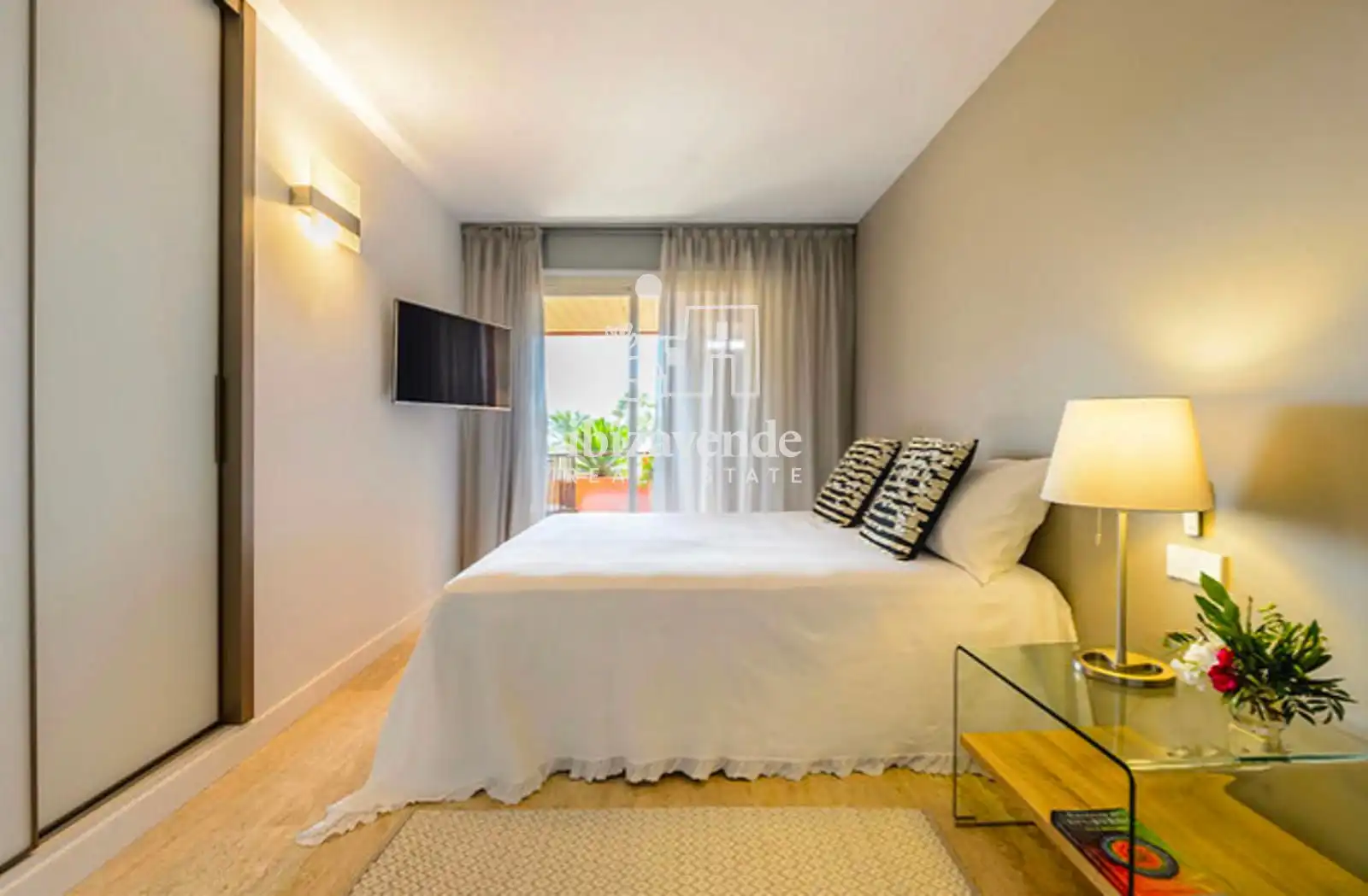 Schlafzimmer von Wohnung zur Miete in Santa Eulària des Riu mit Klimaanlage, Terrasse und Schwimmbad