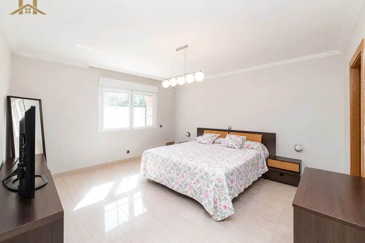 Habitación de Casa o chalet en venta en Villaviciosa de Odón con Aire acondicionado, Calefacción y Jardín privado