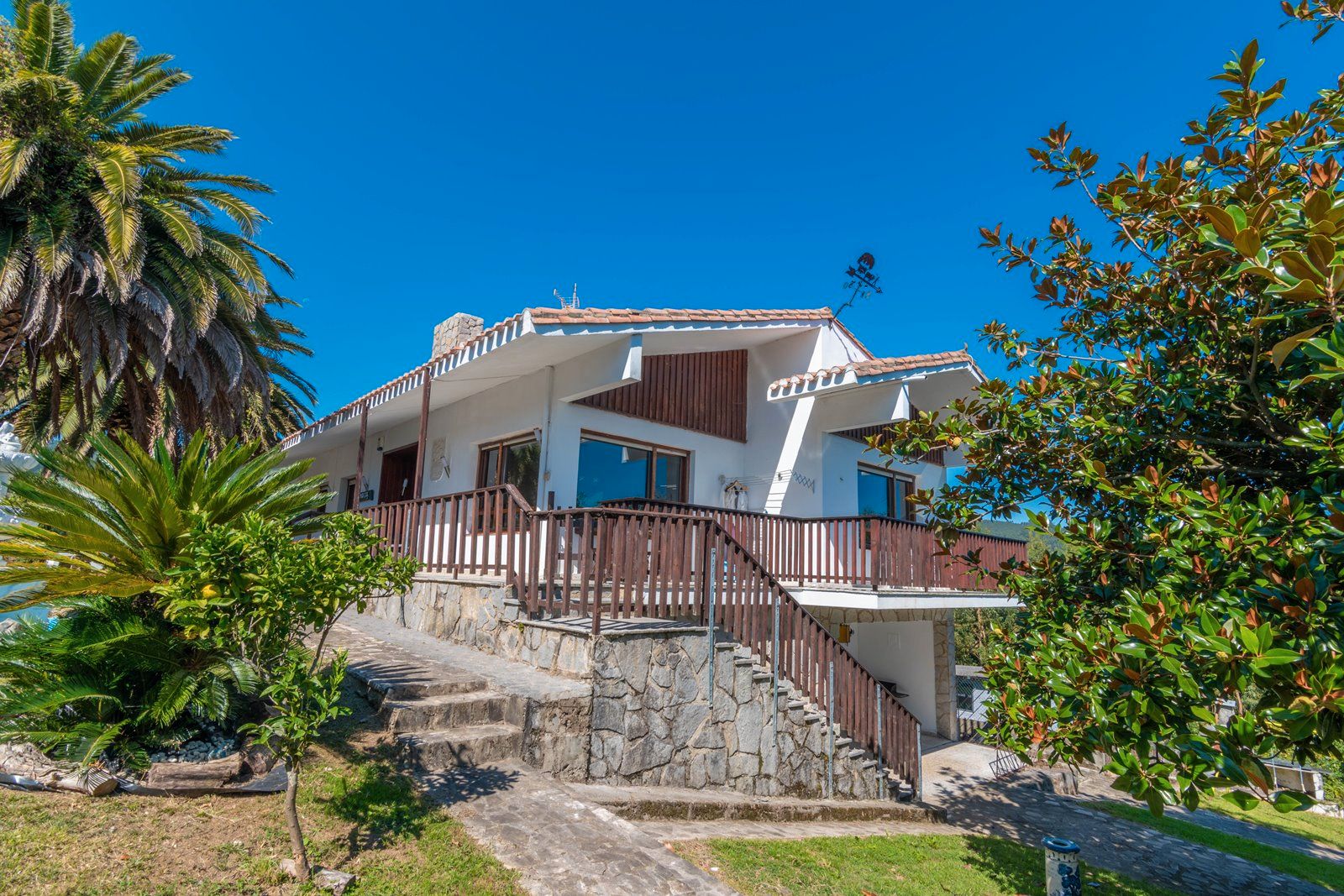 Vista exterior de Casa o xalet en venda en Bermeo amb Aire condicionat, Calefacció i Jardí privat