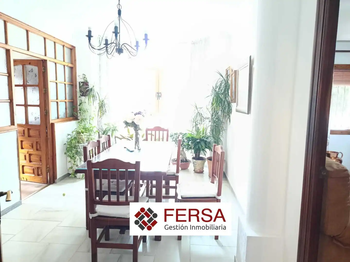 Vista exterior de Casa o xalet en venda en El Puerto de Santa María amb Jardí privat, Terrassa i Traster