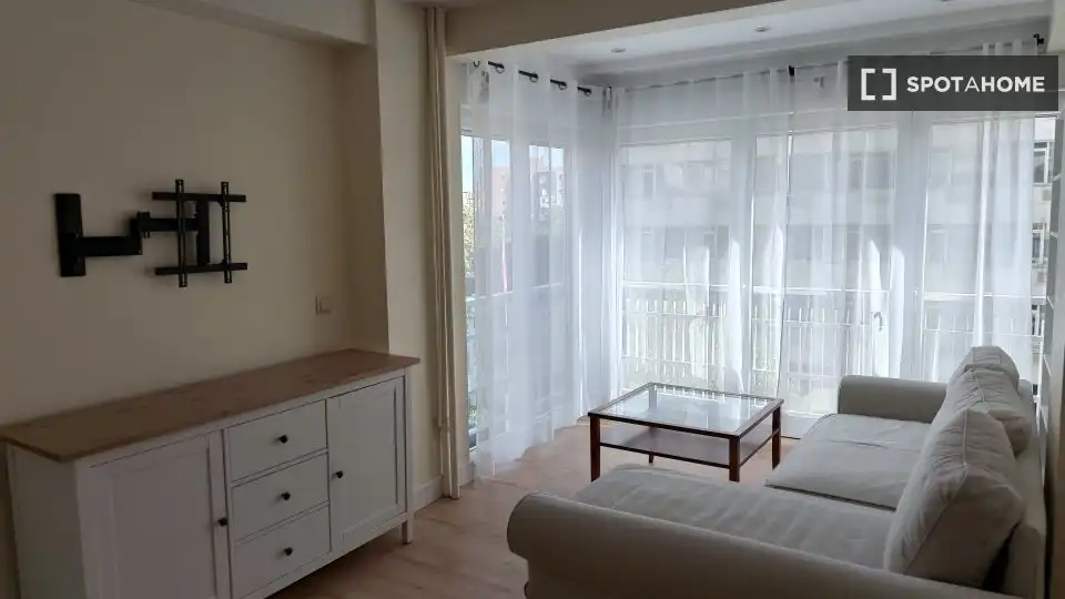 Living room of Flat for rent in Madrid  with Air Conditioner, Heating and Furnished