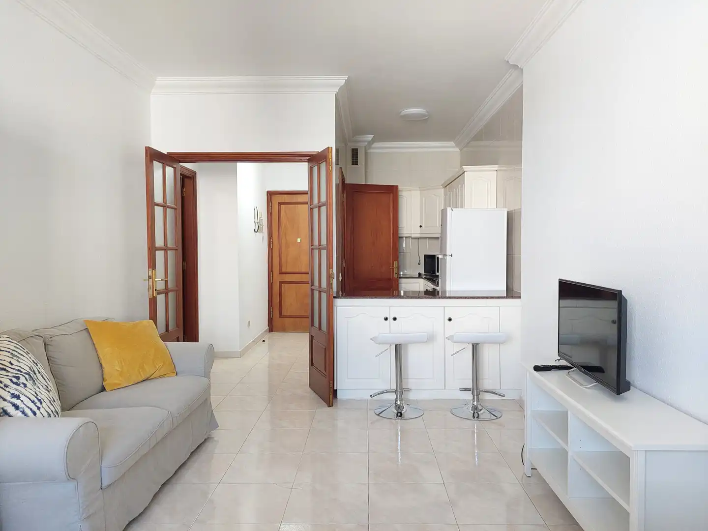 Sala d'estar de Estudi de lloguer en Las Palmas de Gran Canaria amb Moblat, Forn i Rentadora
