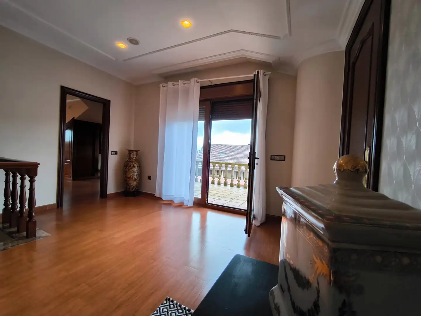 Sala d'estar de Casa o xalet en venda en Cambados amb Calefacció, Jardí privat i Parquet