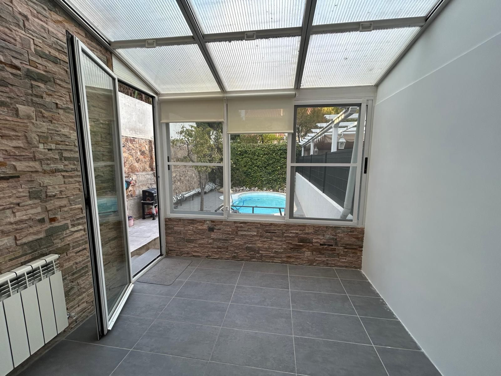 Swimming pool of Single-family semi-detached for sale in Valdemoro  with Air Conditioner, Heating and Private garden