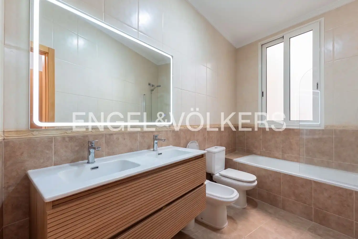 Badezimmer von Wohnung zur Miete in Valencia mit Klimaanlage, Heizung und Möbliert