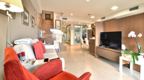 Foto 3 de Casa adosada en venta en Carrer de la Poetessa Caparà, Sant Pere Nord, Barcelona