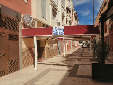 Local comercial en venda a Calle Fragata Cervantes 31