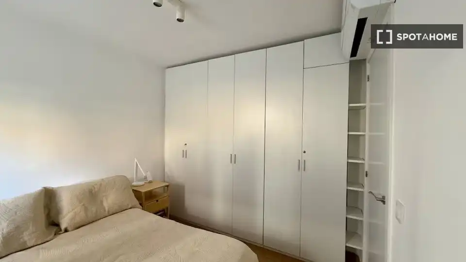Bedroom of Flat for rent in Madrid  with Air Conditioner, Heating and Furnished