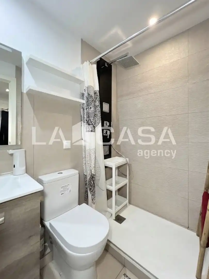 Bathroom of Flat for sale in Badalona  with Balcony
