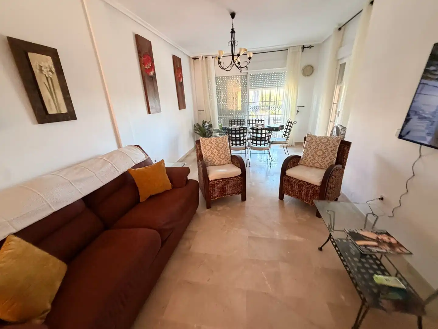 Sala d'estar de Planta baixa de lloguer en Casares amb Aire condicionat, Terrassa i Piscina