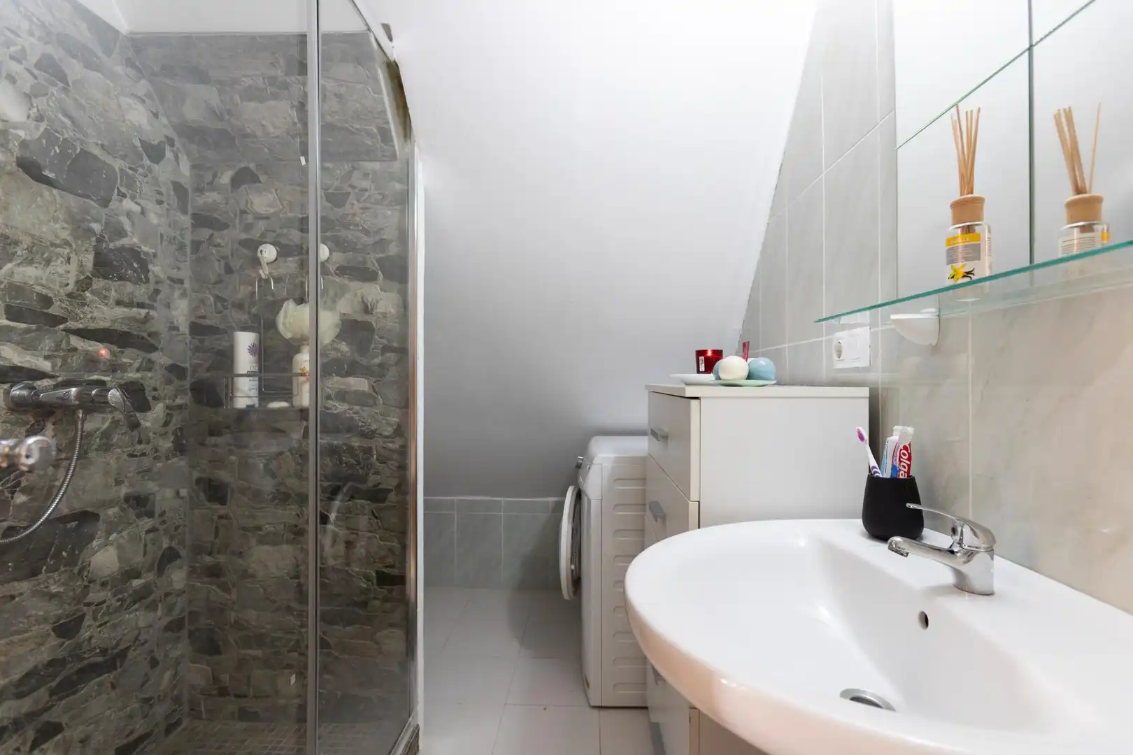 Baño de Ático en venta en Albuñol con Calefacción, Terraza y Amueblado