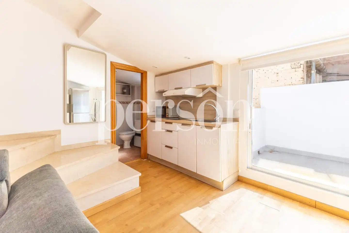 Study for rent in Valencia  with Air Conditioner, Parquet flooring and Terrace