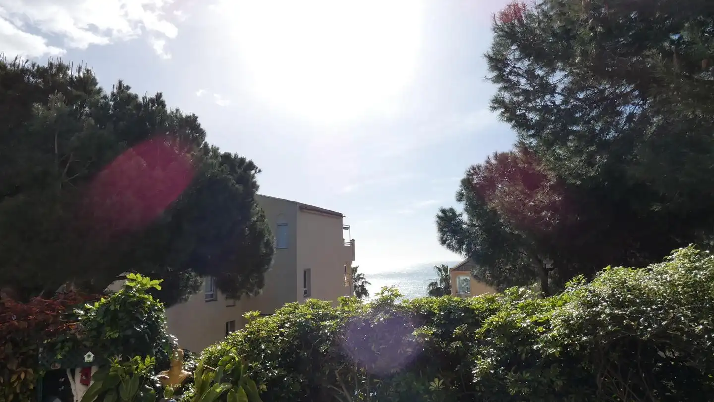 Garten von Einfamilien-Reihenhaus zum Verkauf in Benalmádena mit Klimaanlage, Privatgarten und Gemeinschaftspool