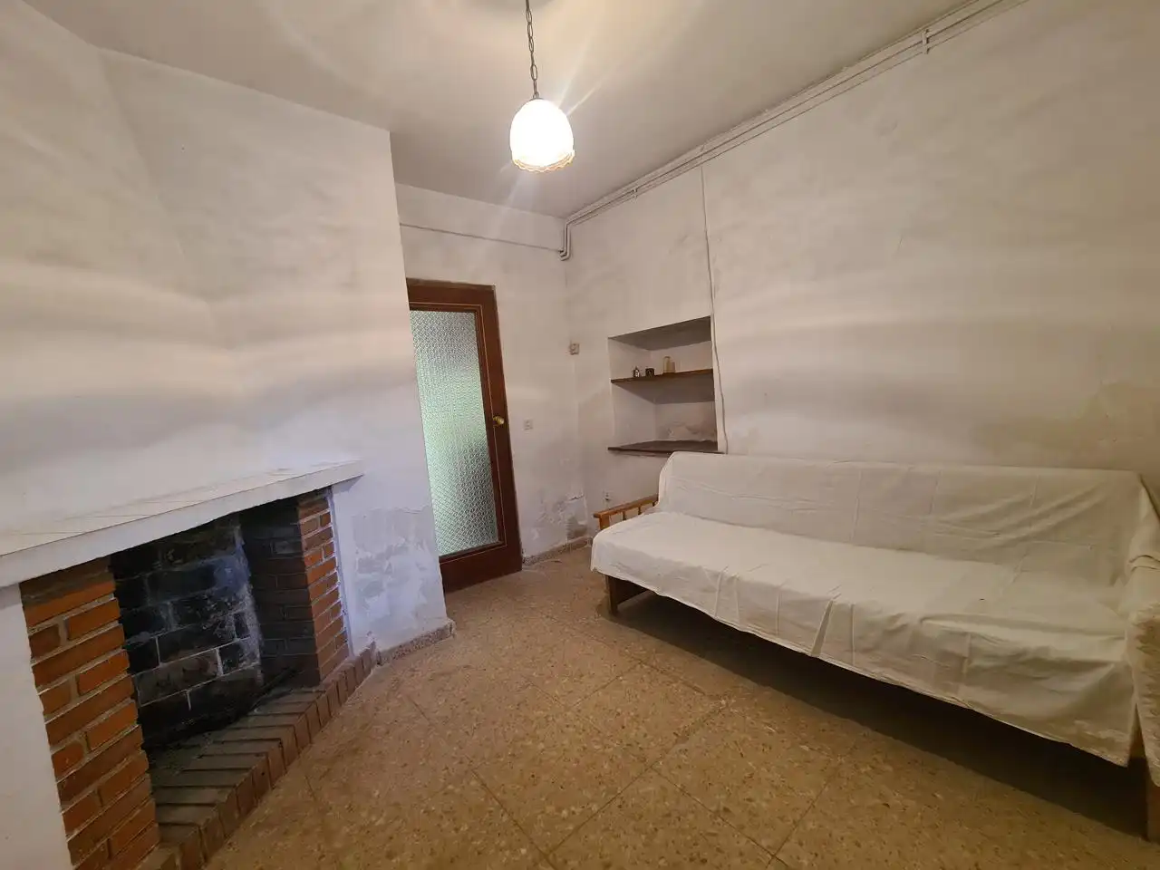 Sala de estar de Casa adosada en venta en La Adrada  con Balcón