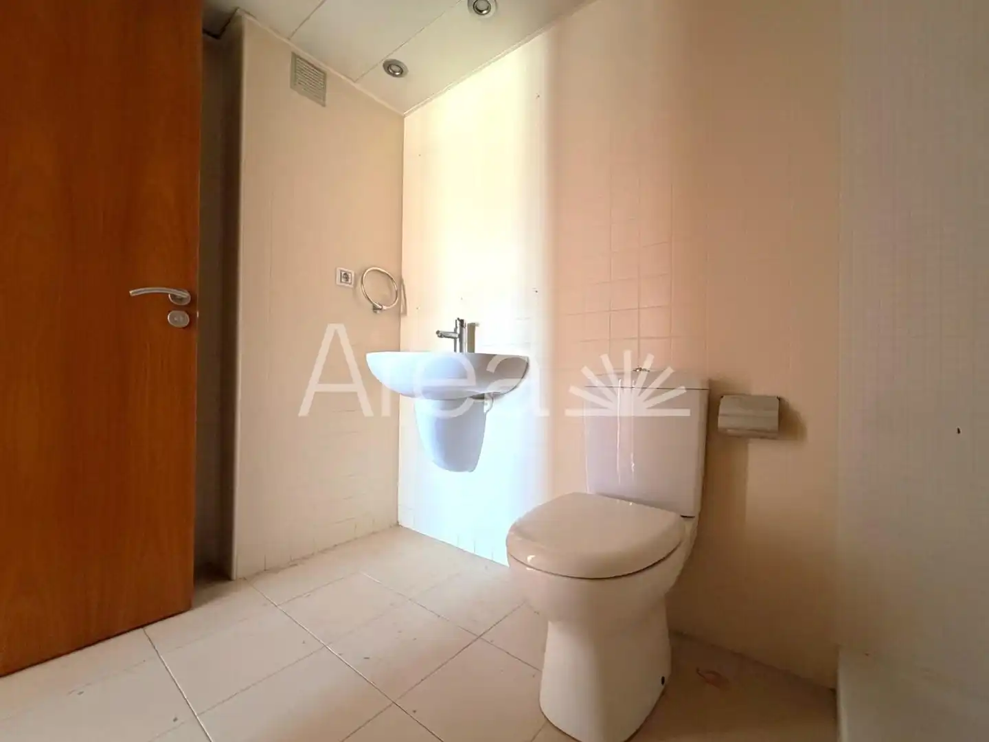 Baño de Piso en venta en Mataró con Jardín privado, Balcón y Piscina comunitaria