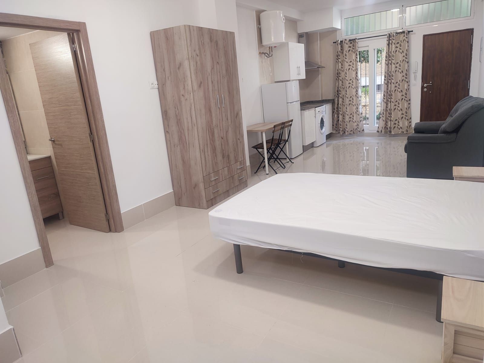 Study to rent in Calle Marqués de Ovieco, Suárez