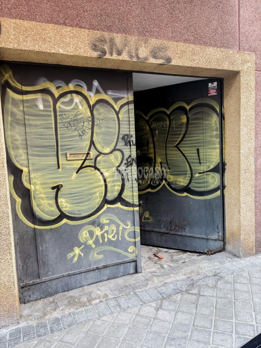 Exterior view of Premises for sale in  Madrid Capital