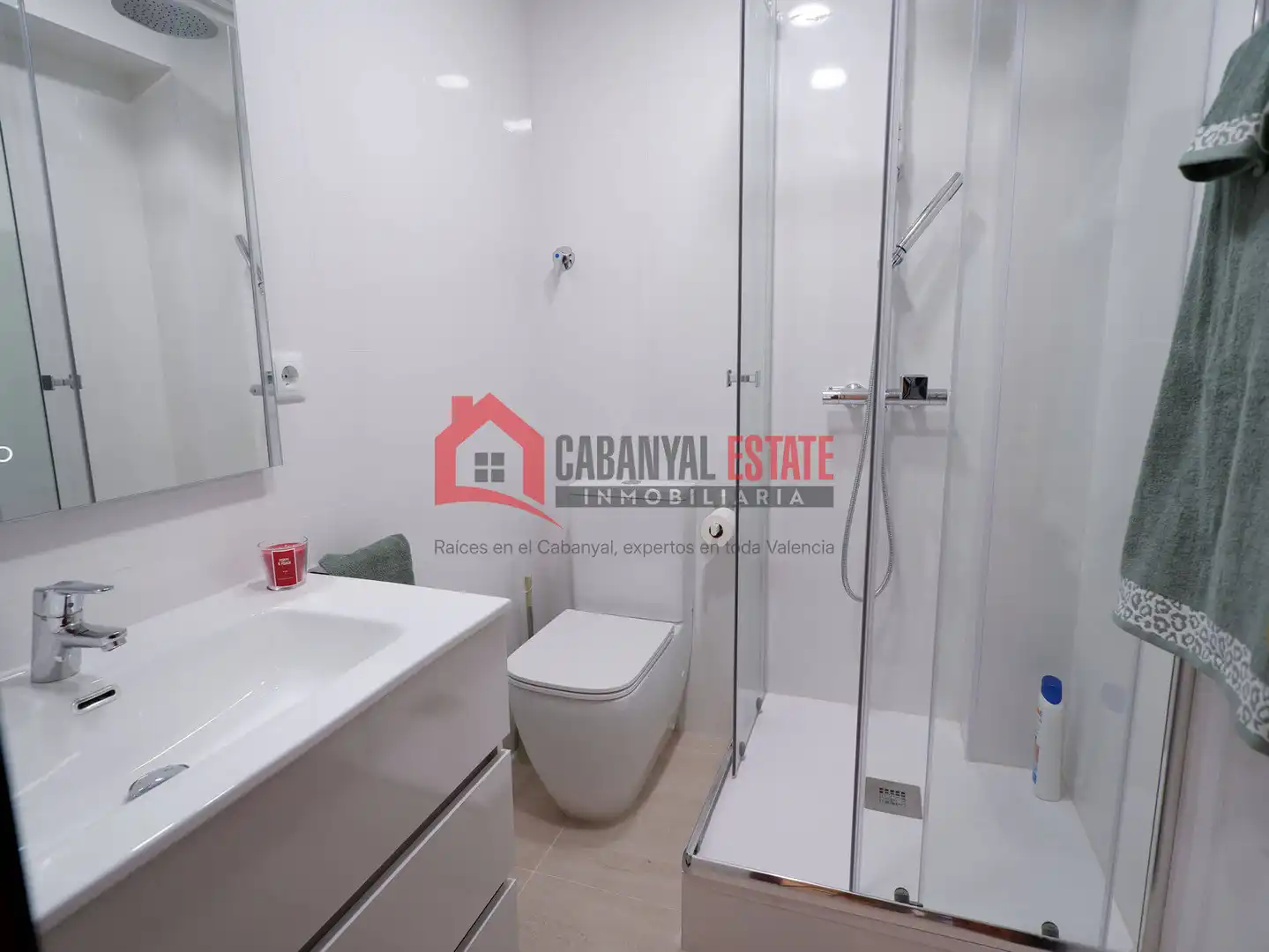 Baño de Apartamento de alquiler en Valencia con Aire acondicionado, Amueblado y Balcón