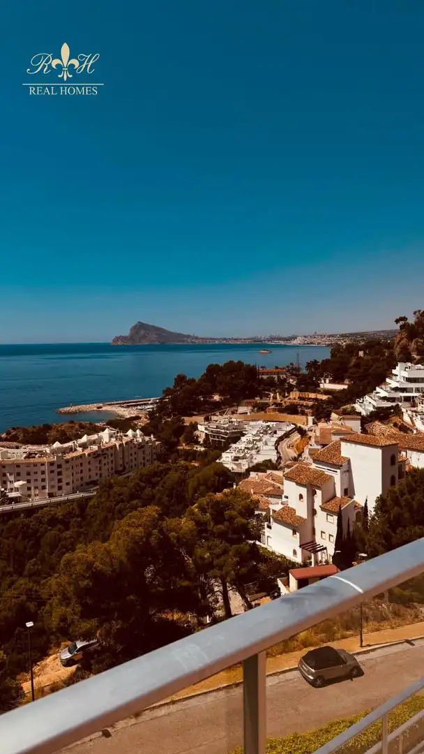 Vista exterior de Àtic de lloguer en Altea amb Aire condicionat, Terrassa i Piscina