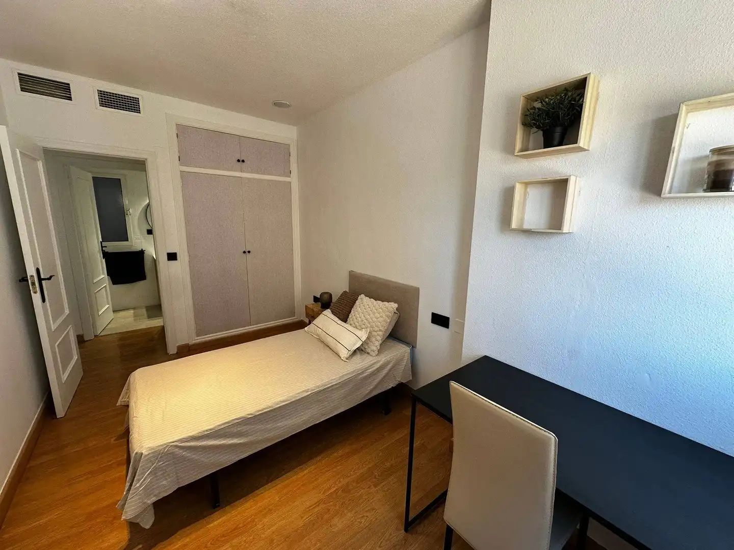 Habitación de Apartamento en venta en Murcia con Aire acondicionado, Trastero y Amueblado