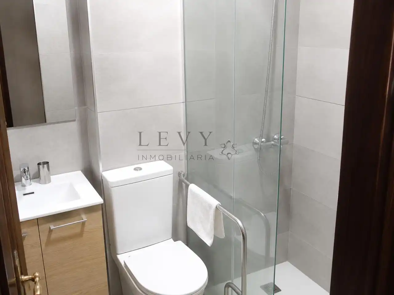 Baño de Piso en venta en Málaga con Calefacción, Terraza y Amueblado