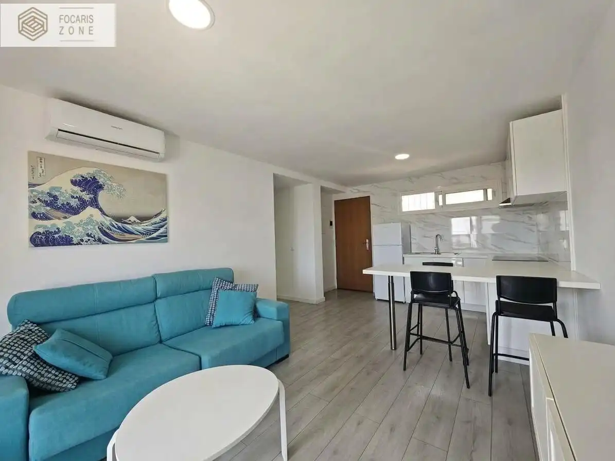 Sala d'estar de Pis en venda en Benalmádena amb Aire condicionat, Terrassa i Balcó