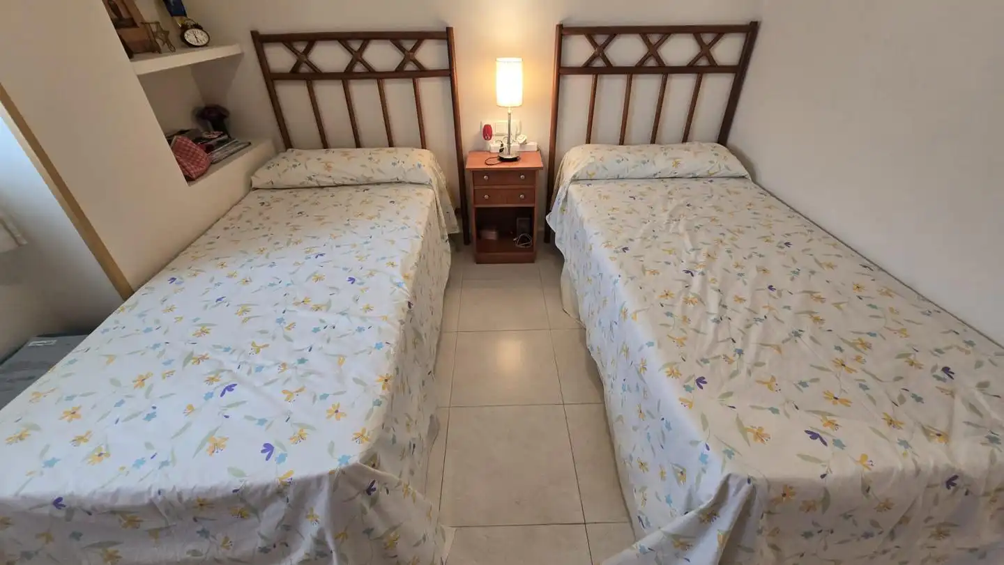 Habitación de Apartamento de alquiler en Gandia con Terraza, Amueblado y Piscina comunitaria