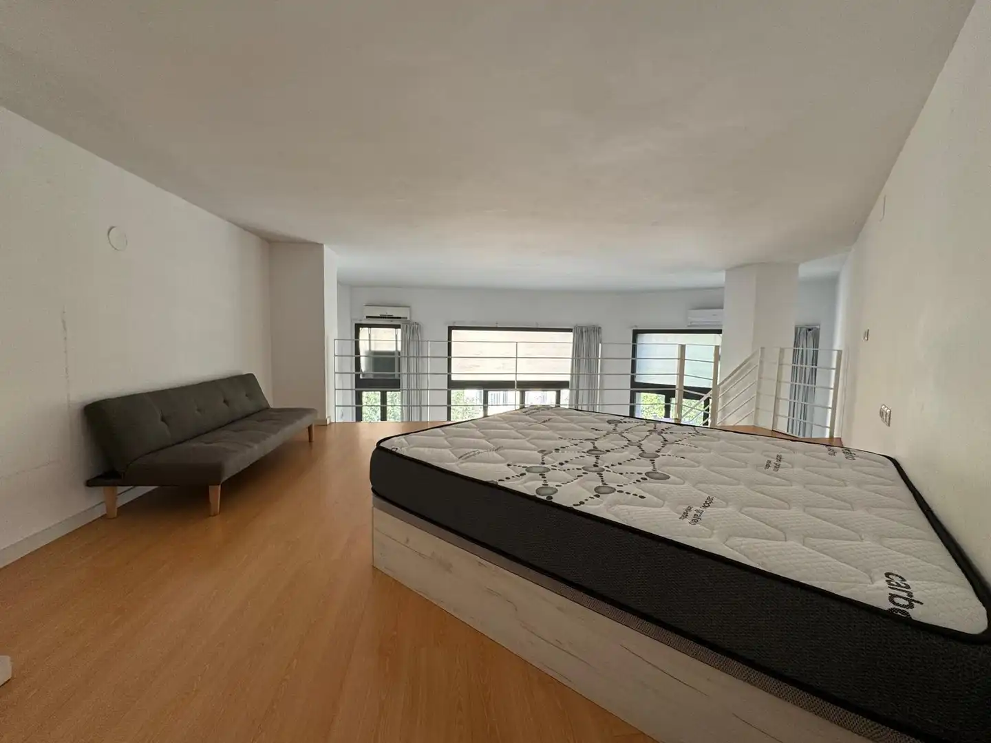 Dormitori de Loft de lloguer en Barcelona amb Aire condicionat, Moblat i Balcó