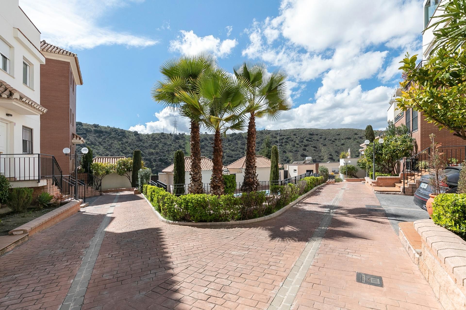 Exterior view of House or chalet for sale in  Granada Capital  with Air Conditioner, Heating and Terrace