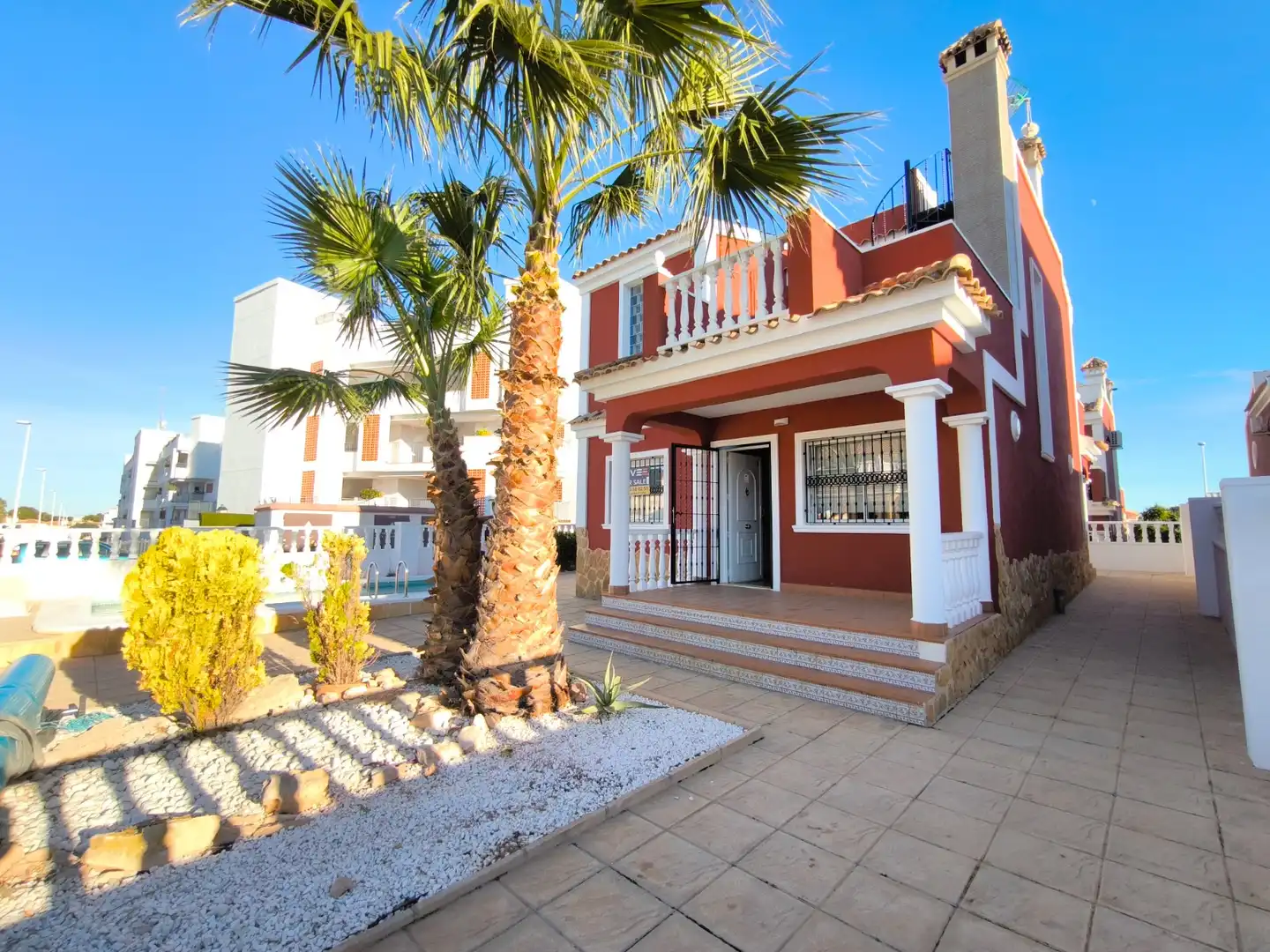 Vista exterior de Casa o xalet en venda en Orihuela amb Terrassa i Piscina