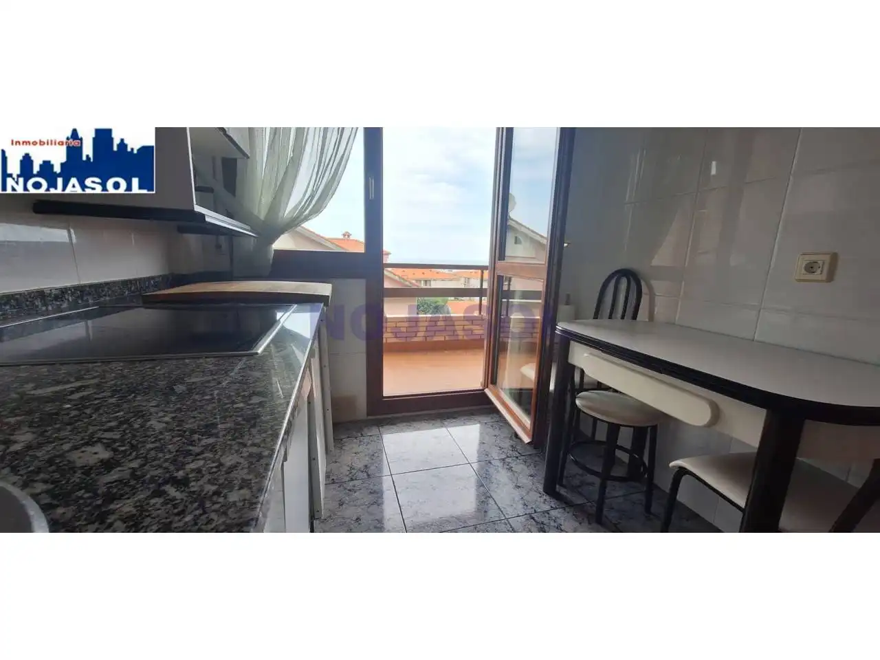 Cuina de Apartament de lloguer en Noja amb Calefacció, Terrassa i Moblat