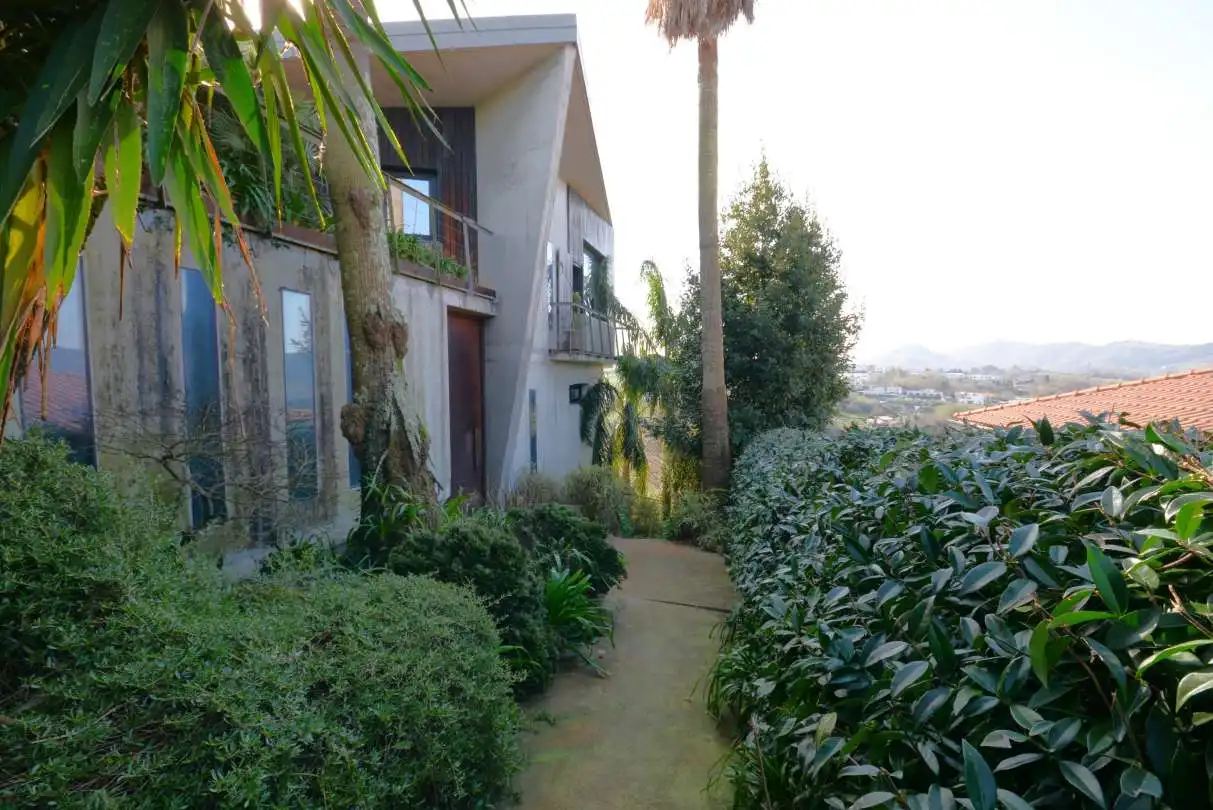 Vista exterior de Casa o xalet en venda en Donostia - San Sebastián  amb Aire condicionat, Calefacció i Jardí privat