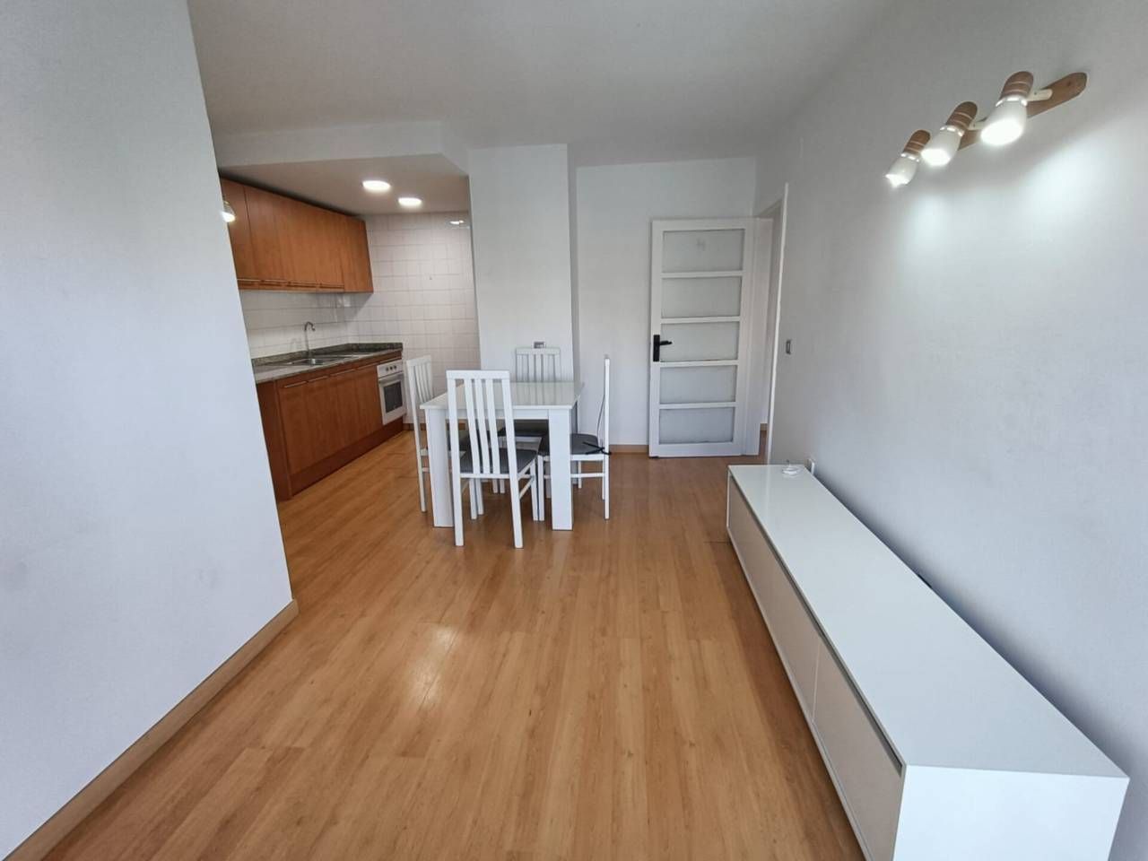 Cuina de Pis en venda en Girona Capital amb Parquet i Balcó