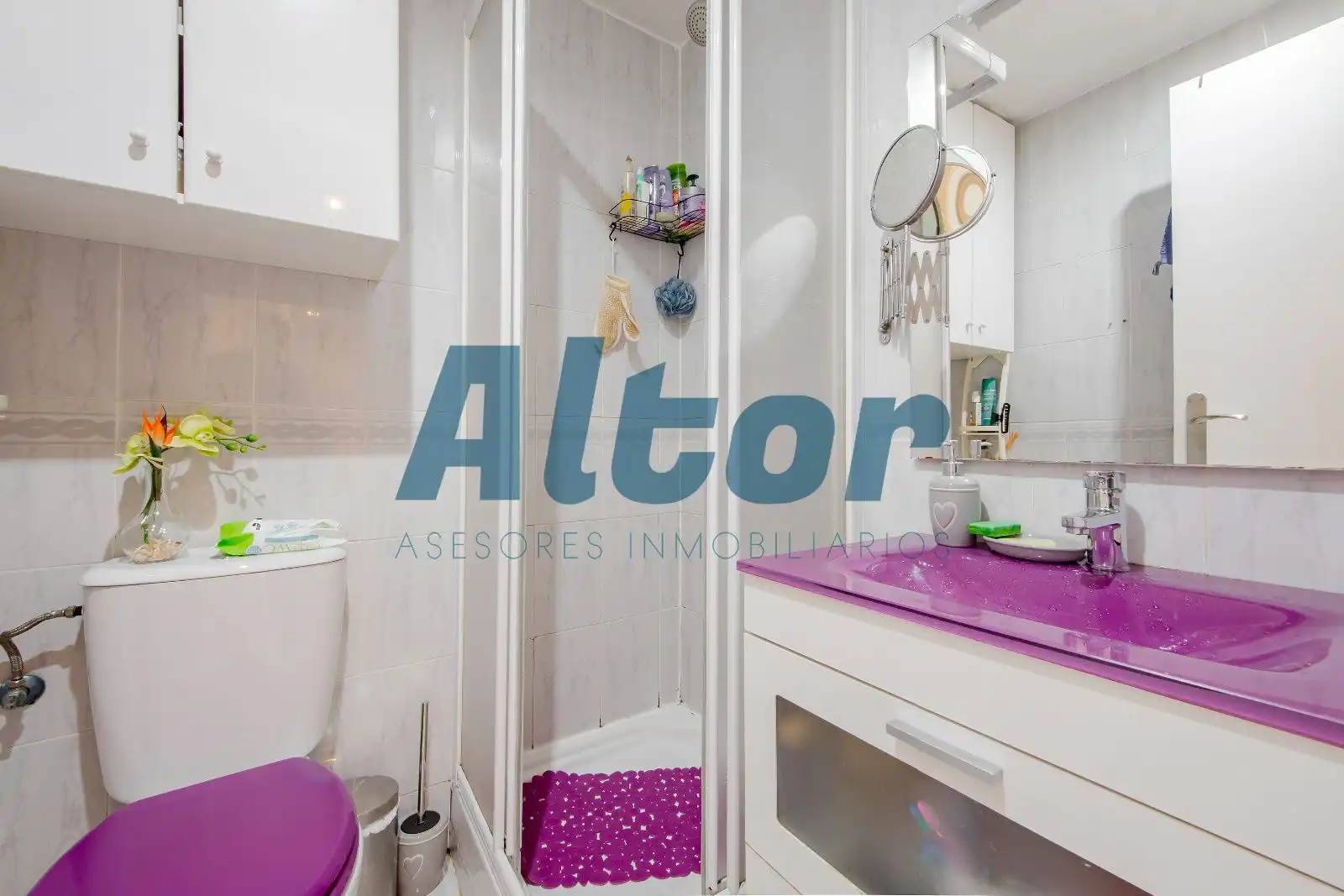 Bathroom of Flat for sale in Madrid  with Air Conditioner, Heating and Storage room