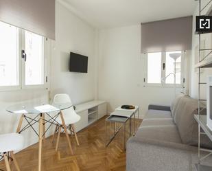 Living room of Flat to rent in  Madrid Capital  with Air Conditioner, Heating and Furnished