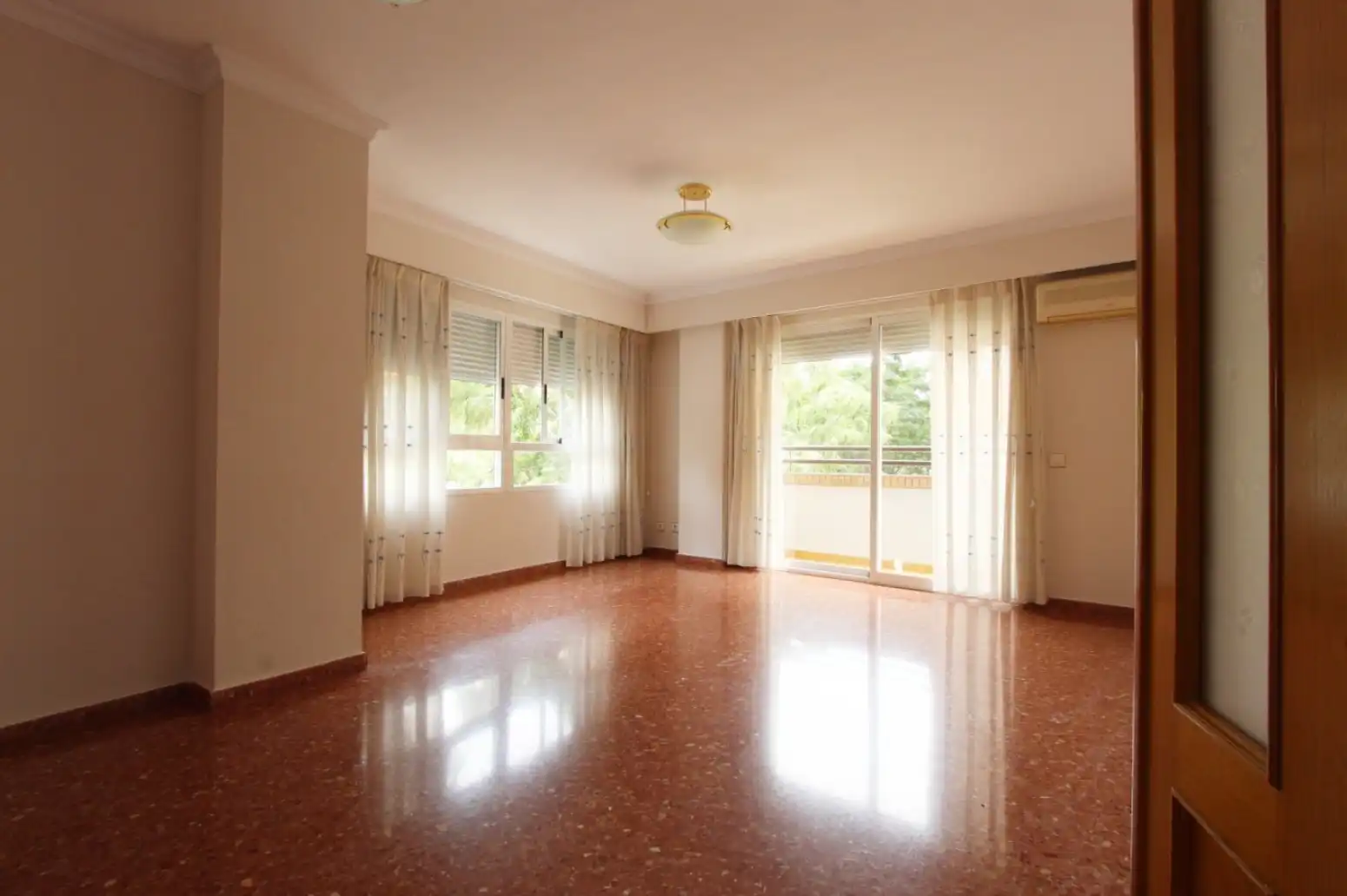 Sala d'estar de Pis de lloguer en Alaquàs amb Calefacció
