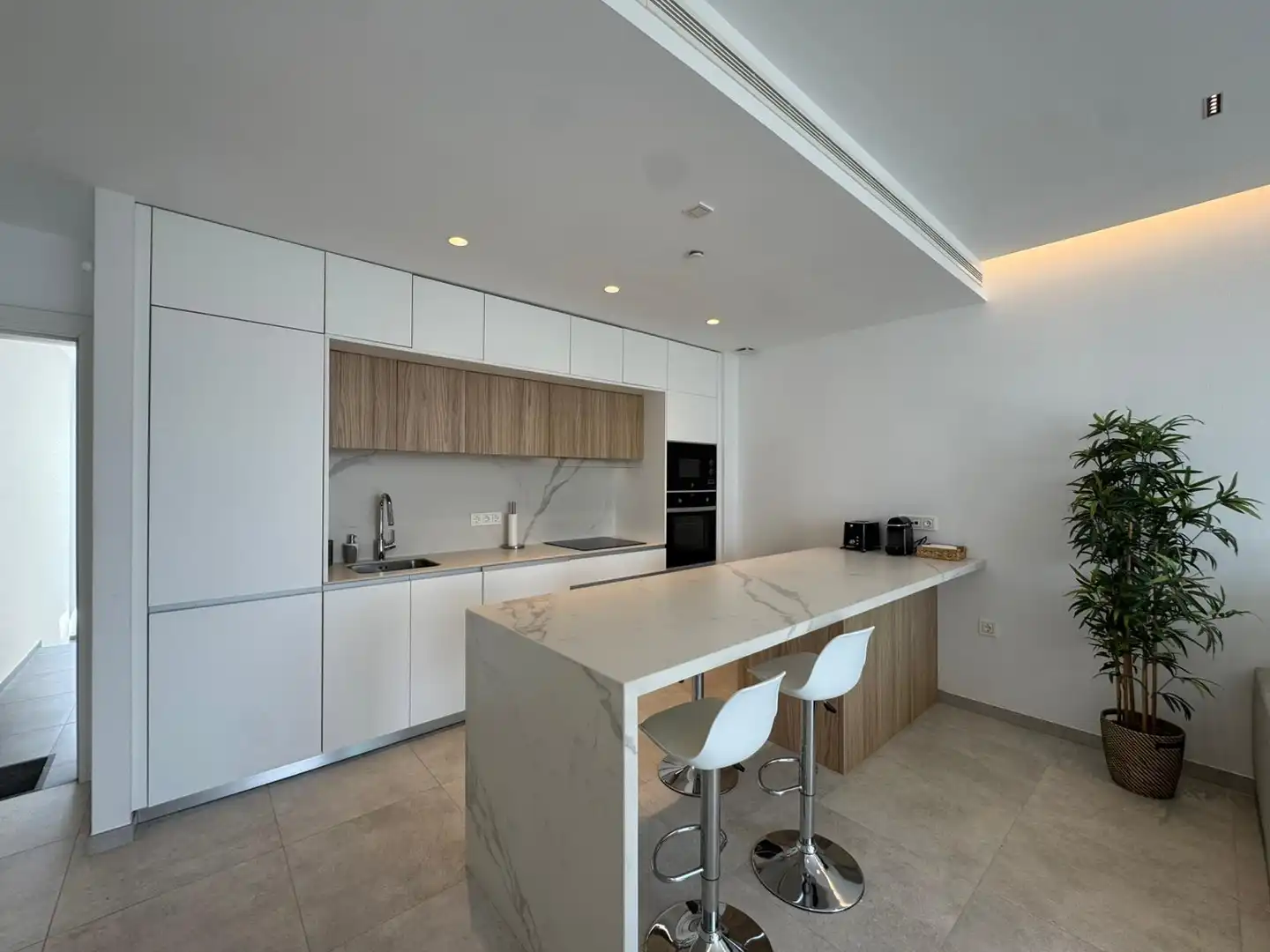 Cuina de Apartament en venda en Chipiona amb Terrassa, Traster i Moblat