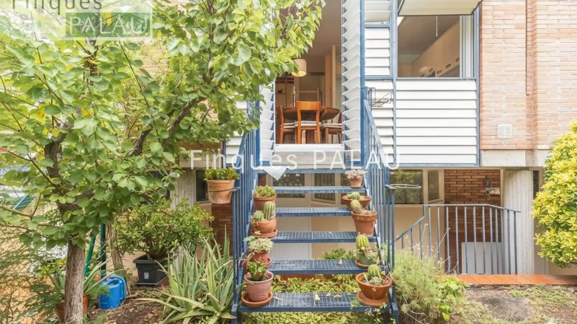 Vista exterior de Casa o chalet en venta en Sant Just Desvern con Aire acondicionado, Calefacción y Jardín privado