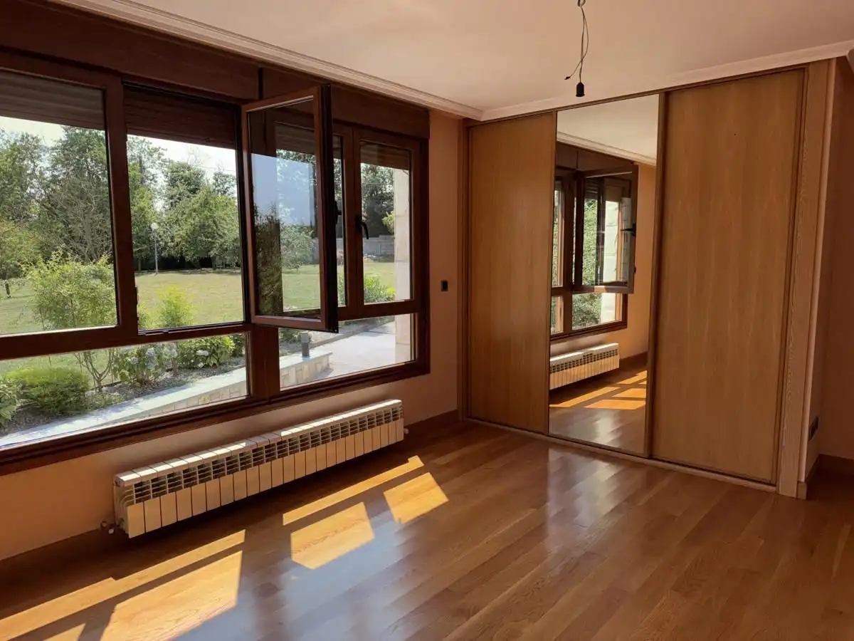 Dormitori de Casa o xalet en venda en Siero amb Calefacció, Jardí privat i Terrassa