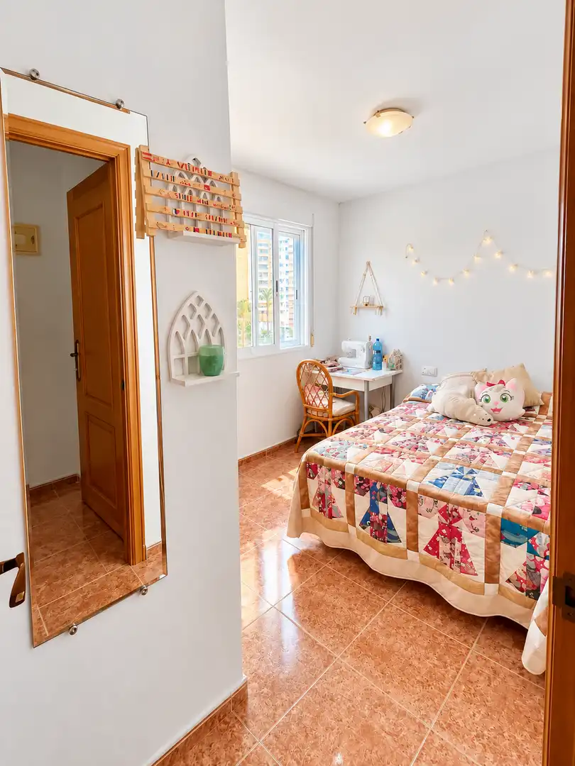 Dormitori de Apartament en venda en Benidorm amb Aire condicionat, Terrassa i Moblat