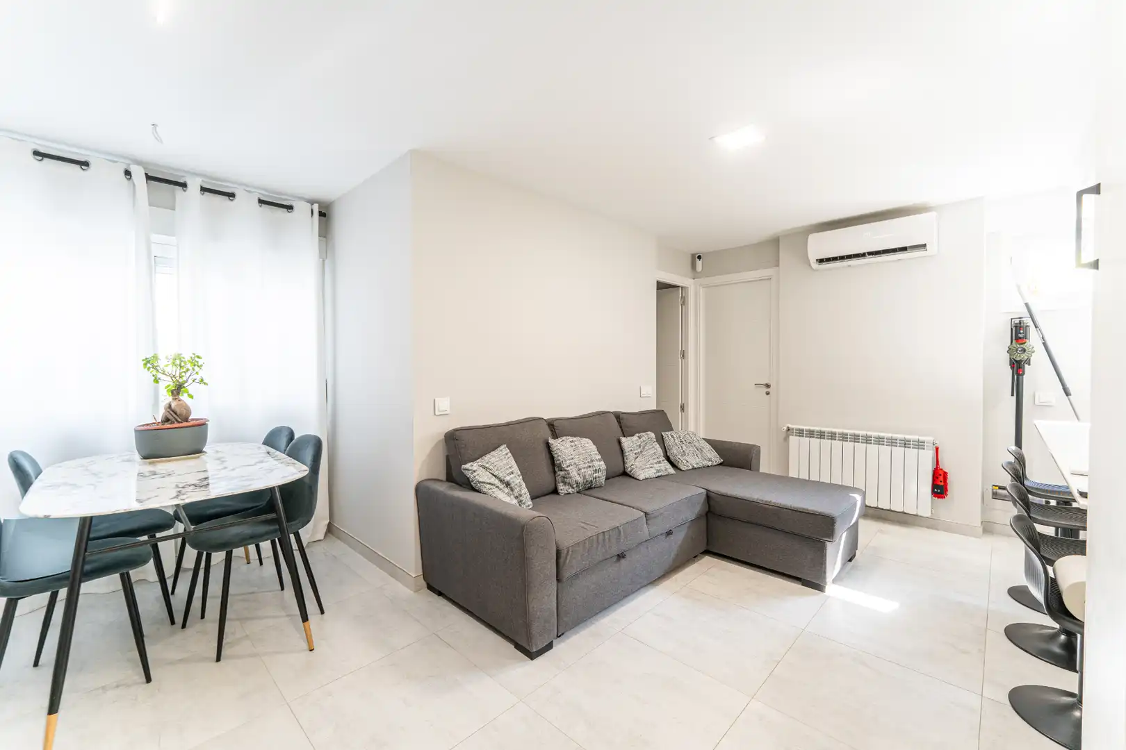 Living room of Flat for sale in Móstoles  with Air Conditioner, Heating and Oven