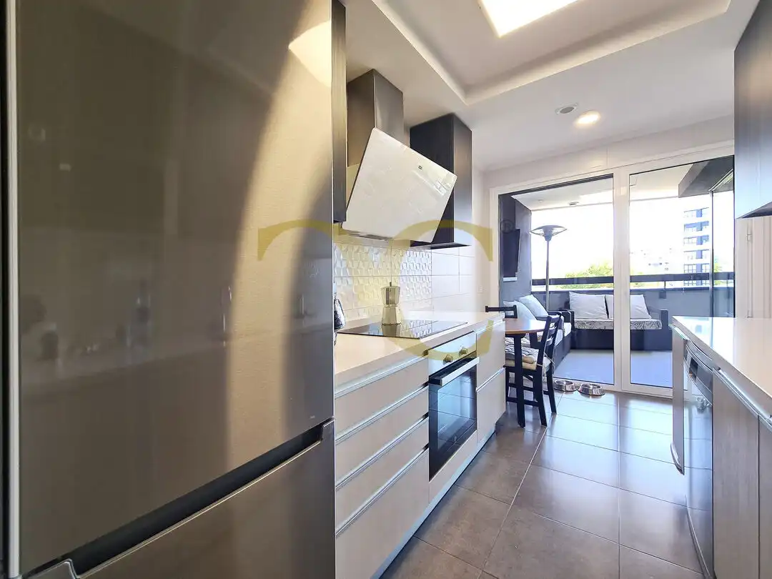 Cuina de Pis en venda en Oviedo  amb Aire condicionat, Calefacció i Terrassa