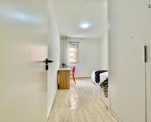 Dormitori de Apartament per a compartir en  Murcia Capital amb Moblat, Forn i Rentadora