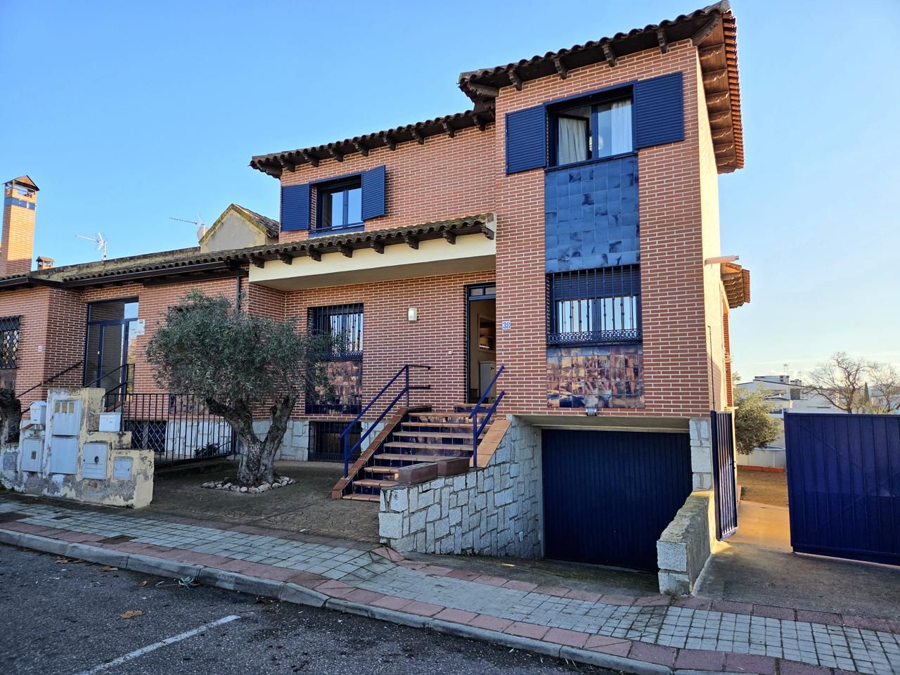 Exterior view of Single-family semi-detached for sale in Burguillos de Toledo  with Heating, Private garden and Terrace