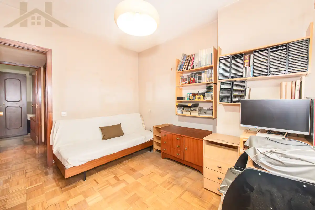Bedroom of Flat for sale in Madrid  with Air Conditioner, Heating and Community pool